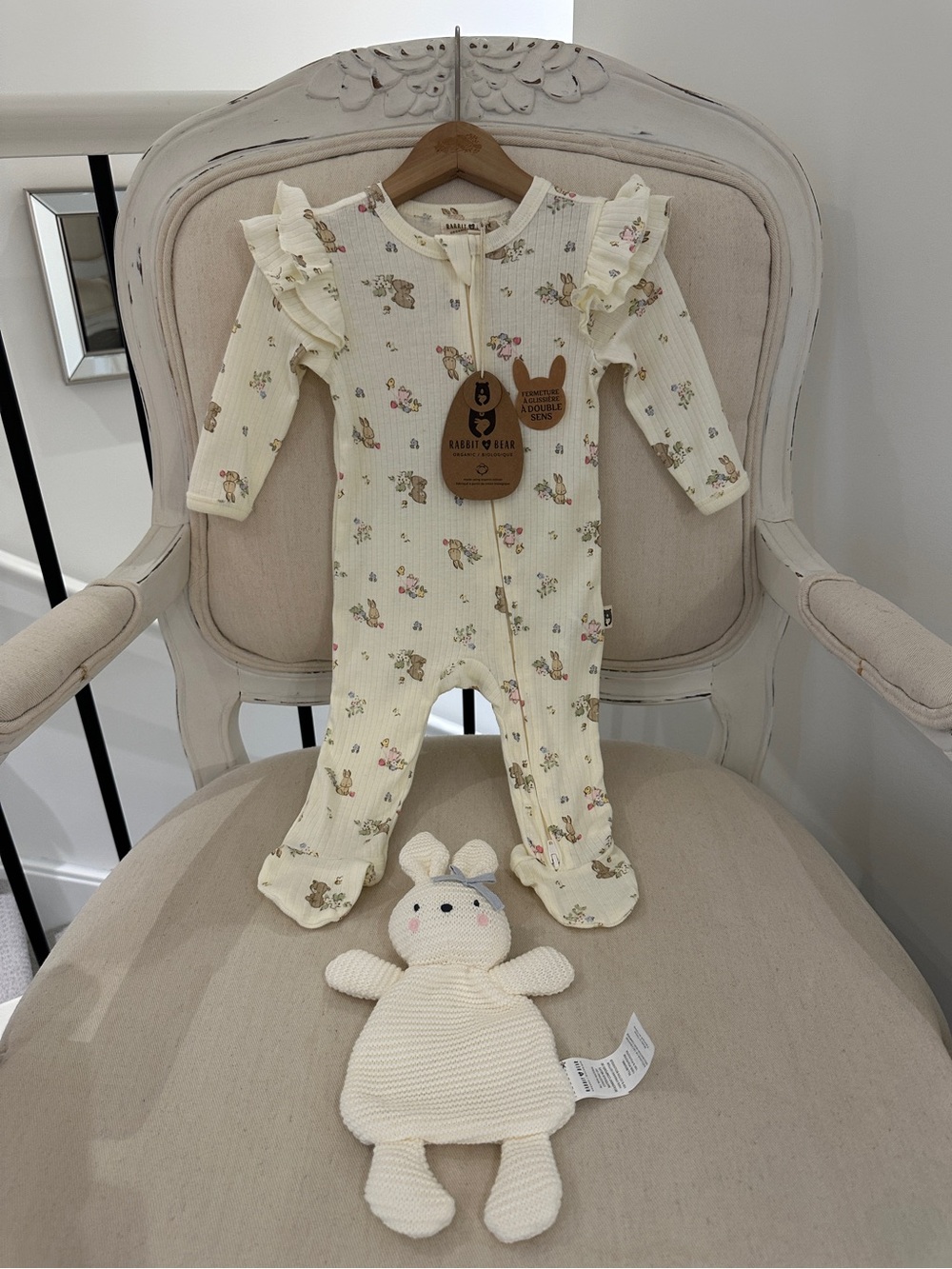 🦢 6~9 Mth Organic Baby Ivory~Cream Floral Bunny Ruffle Footie & Knit Toy Set NWT